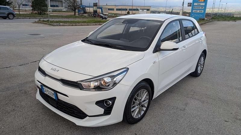 Usata Kia Rio Comfort 101 CV (74 kW) 2022 Berlina