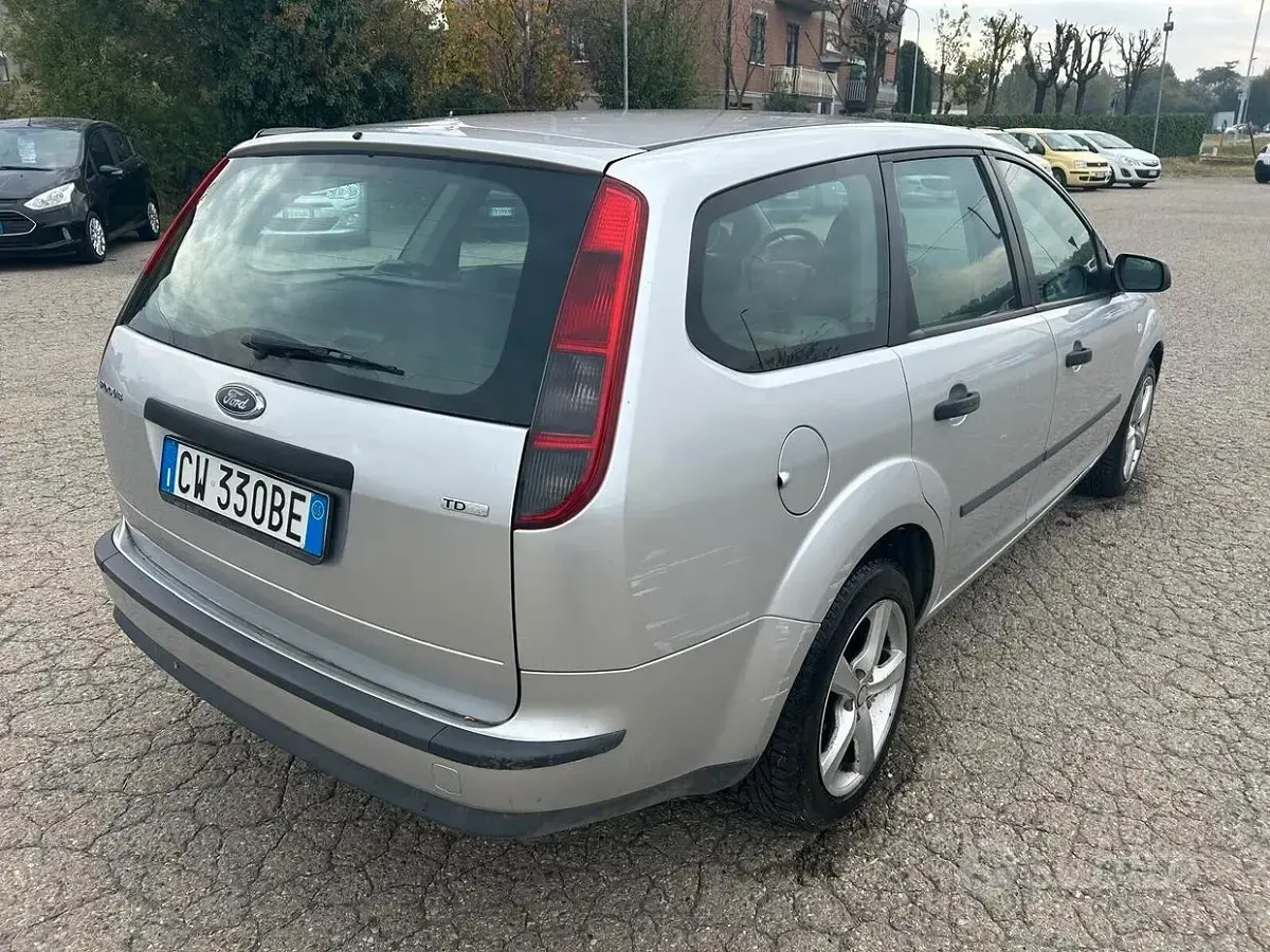 Usata Ford Focus S 90 CV (66 kW) 2005 Grigio Station wagon