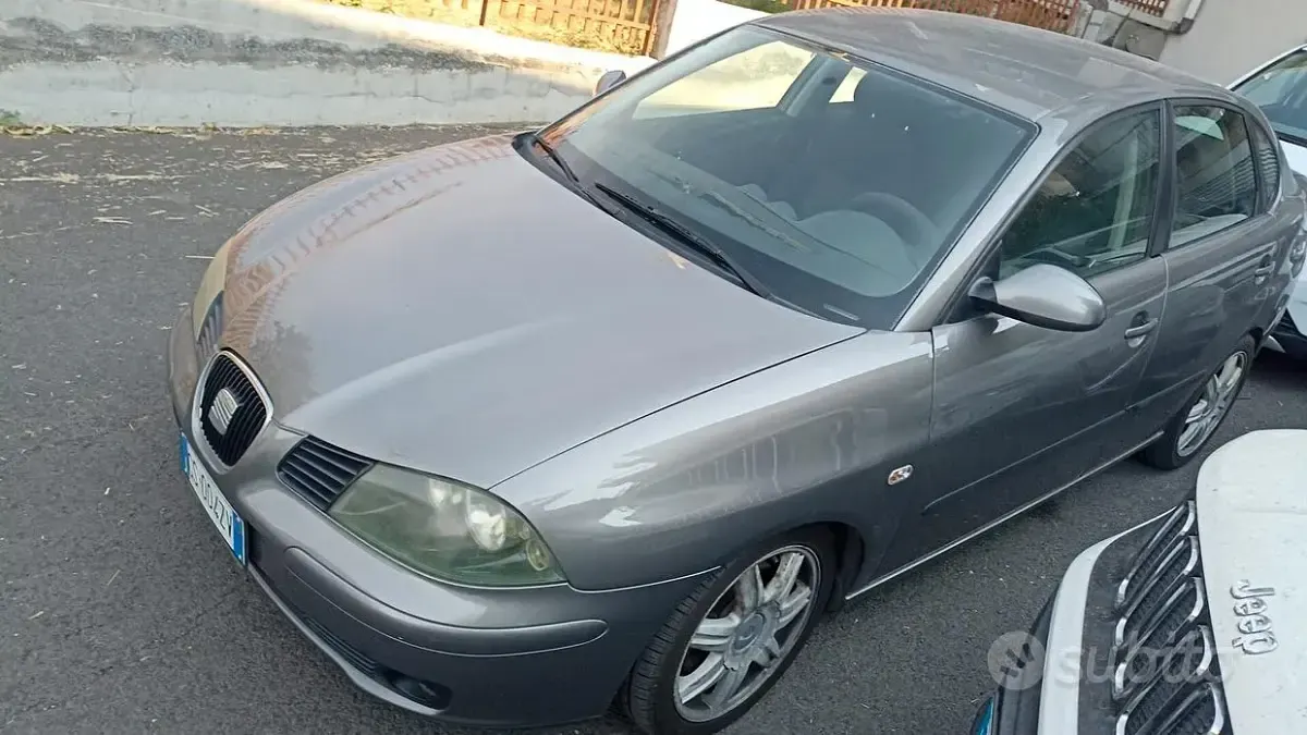 Usata Seat Cordoba Sport 130 CV (95 kW) 2004 Grigio Berlina