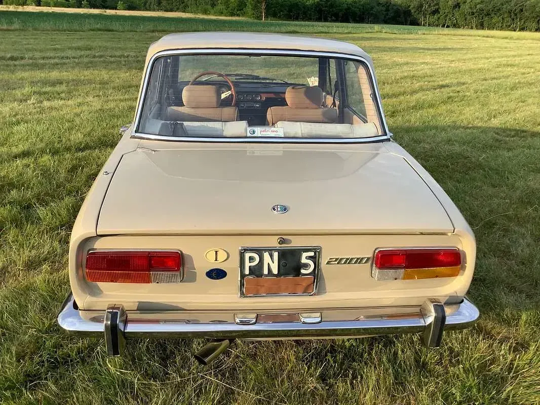 Usata Alfa Romeo 2000 131 CV (96 kW) 1972 Beige Berlina