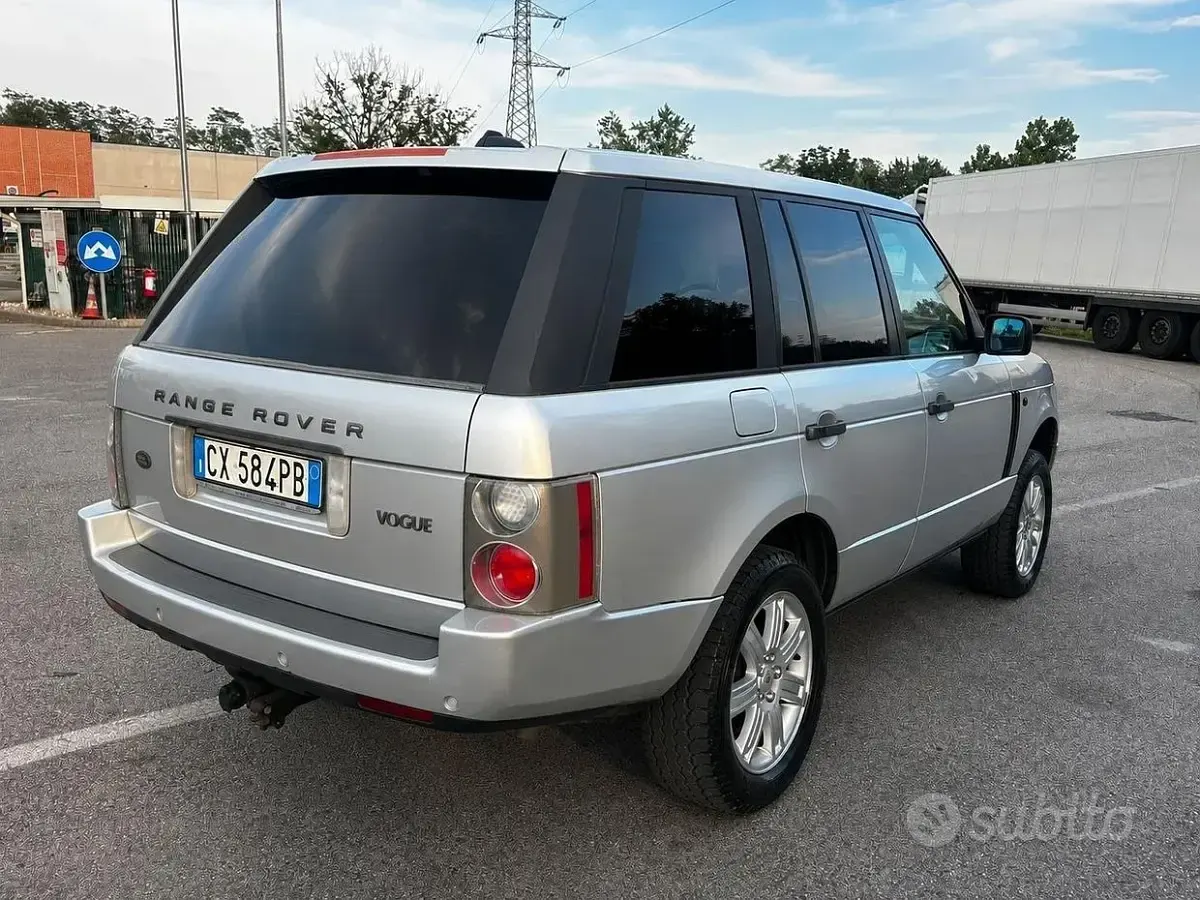 Usata Land Rover Range Rover Vogue 208 CV (152 kW) 2005 Grigio SUV