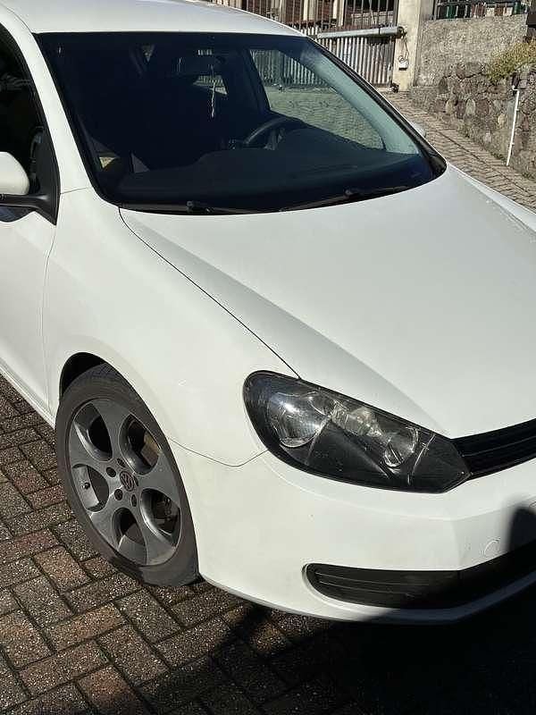 Usata VW Golf VI Comfortline 105 CV (77 kW) 2011 Bianco Utilitaria
