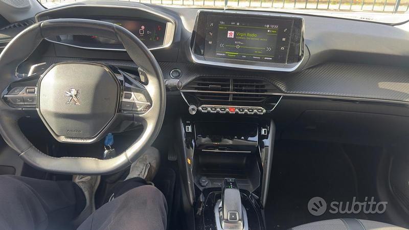 Usata Peugeot 208 Allure 100 CV (73 kW) 2022 Nero Utilitaria