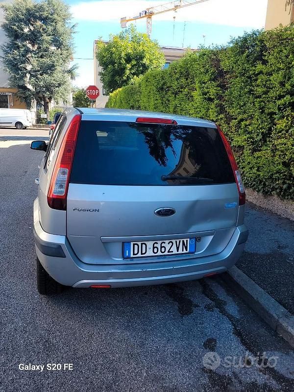 Usata Ford Fusion 80 CV (58 kW) 2007 Grigio Utilitaria