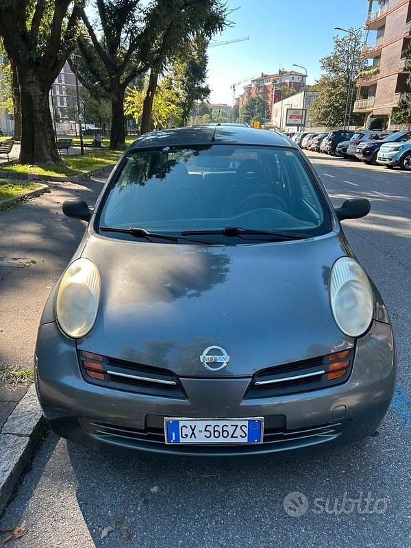 Usata Nissan Micra 65 CV (47 kW) 2004 Grigio Utilitaria
