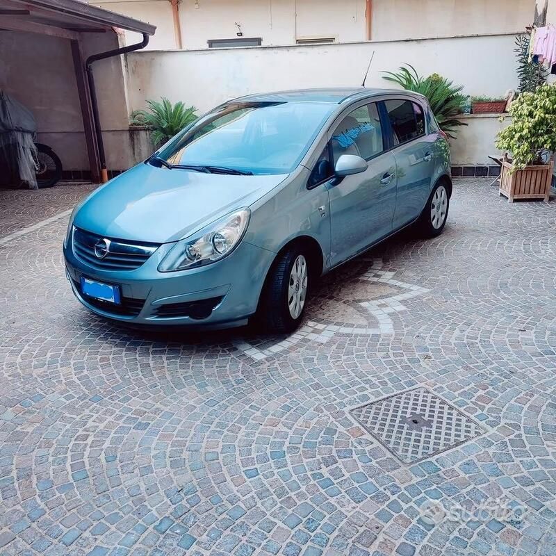 Grigio Usata 2012 Opel Corsa Due volumi | 3000 € (Super prezzo) - Immagine 1/4
