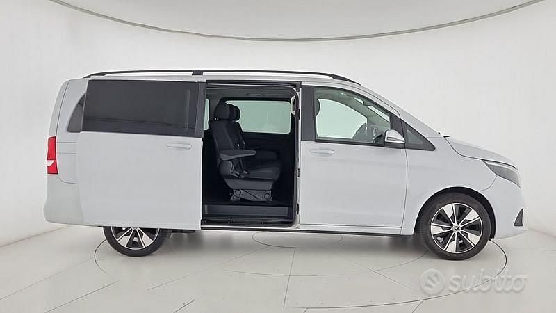 Usata Mercedes V220 Executive 163 CV (119 kW) 2022 Bianco Monovolume