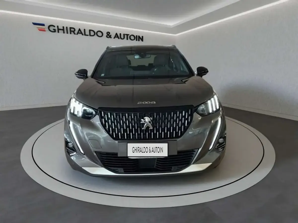 Usata Peugeot 2008 Allure 131 CV (96 kW) 2022 Grigio SUV