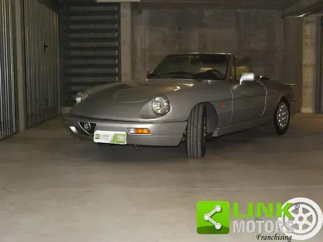 Usata Alfa Romeo Spider 122 CV (89 kW) 1992 Argento Cabrio