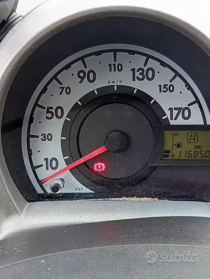 Usata Peugeot 107 68 CV (50 kW) 2012 Grigio Utilitaria