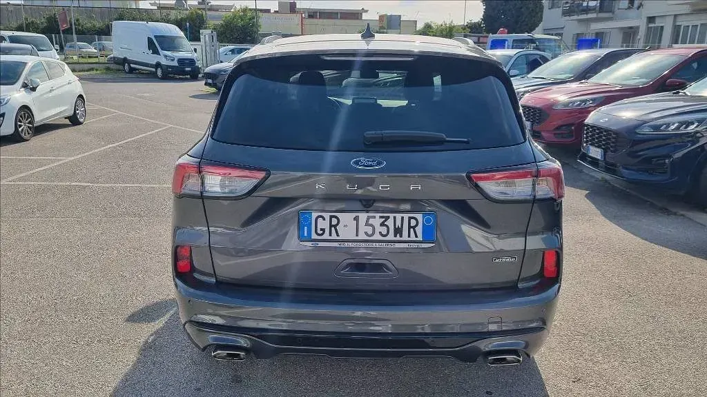Usata Ford Kuga ST-Line X 225 CV (165 kW) 2023 Grigio metallizzato SUV