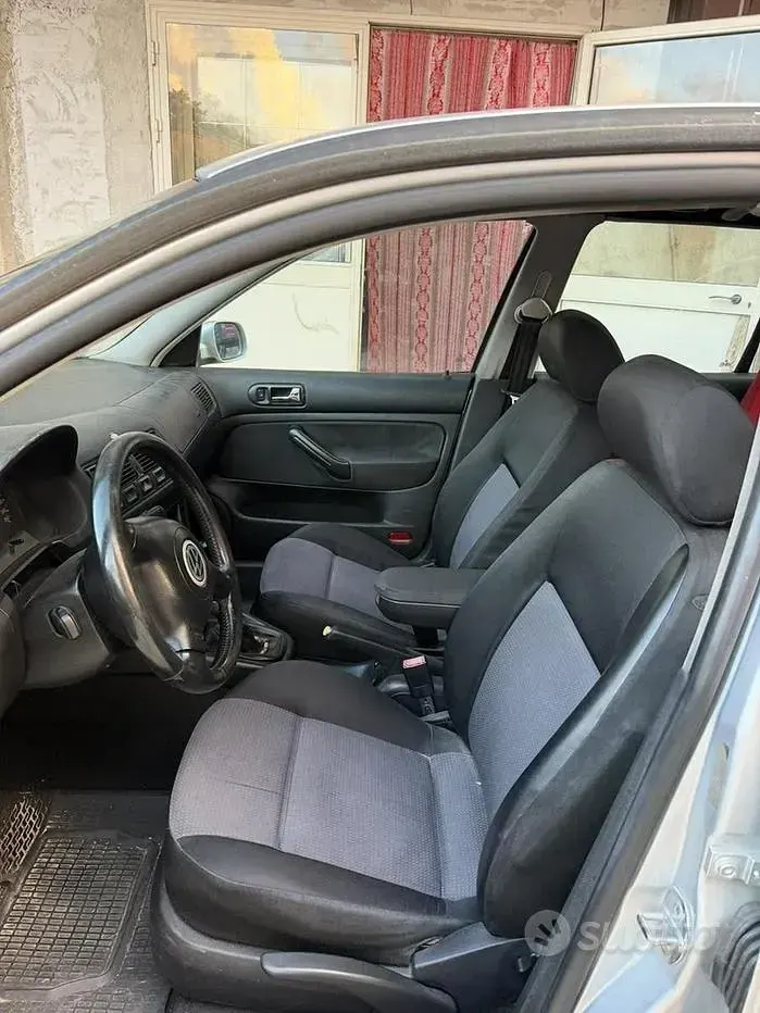 Usata VW Golf IV 101 CV (74 kW) 2002 Grigio Berlina