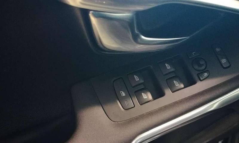 Usata Volvo V60 Business Edition 120 CV (88 kW) 2017 Nero Station wagon