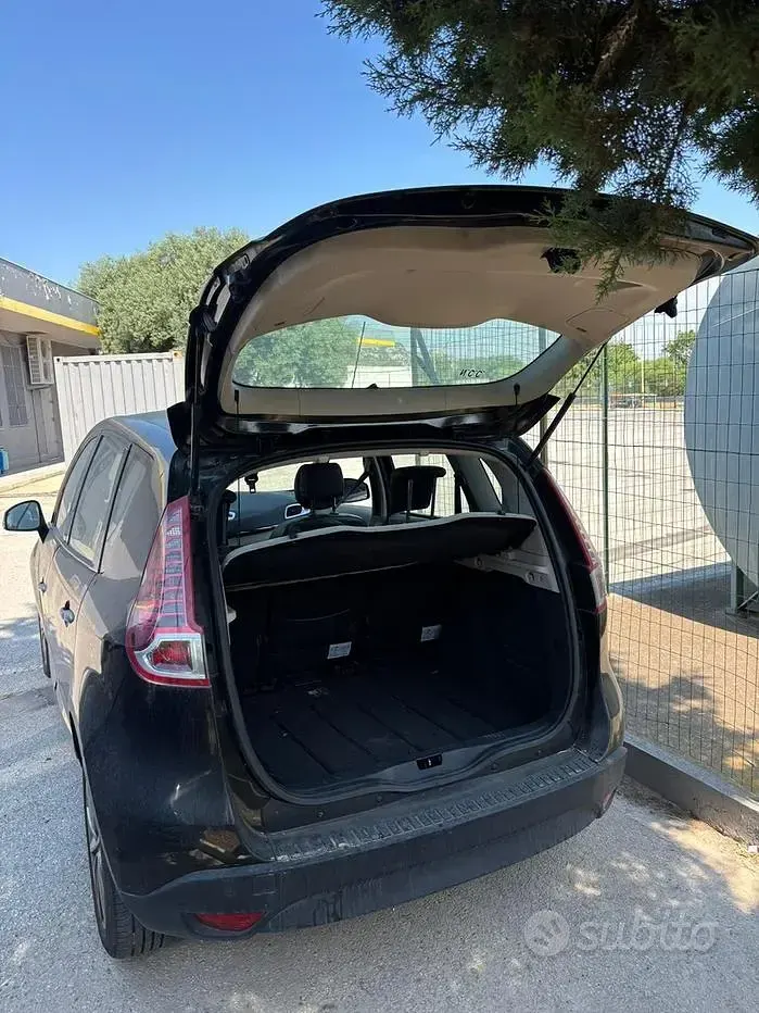 Usata Renault Scénic 110 CV (80 kW) 2011 Monovolume