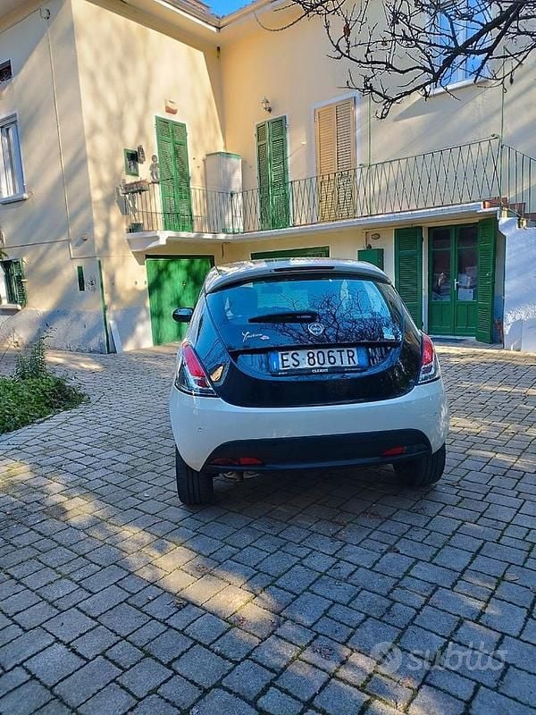 Usata Lancia Ypsilon 60 CV (44 kW) 2013 Utilitaria
