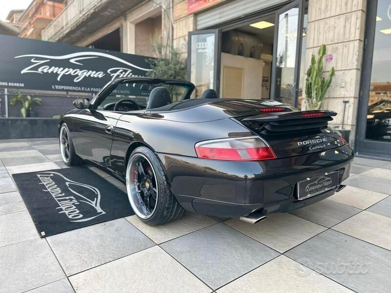 Usata Porsche 911 Carrera 4 Cabriolet 301 CV (221 kW) 2000 Nero metallizzato Cabrio
