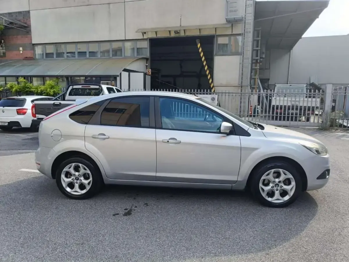 Usata Ford Focus 116 CV (85 kW) 2010 Grigio Berlina