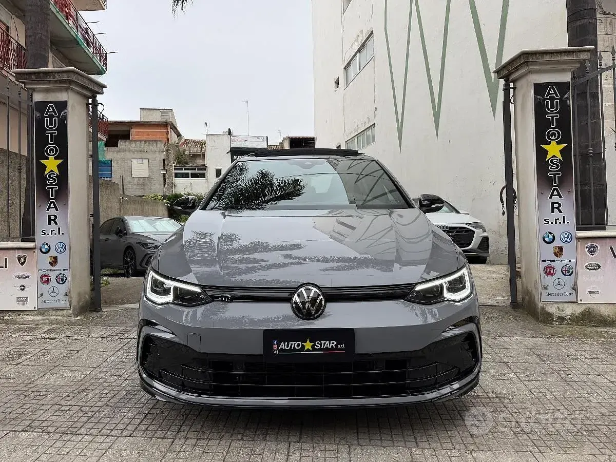 Usata VW Golf VIII R-line 150 CV (110 kW) 2021 Grigio Berlina