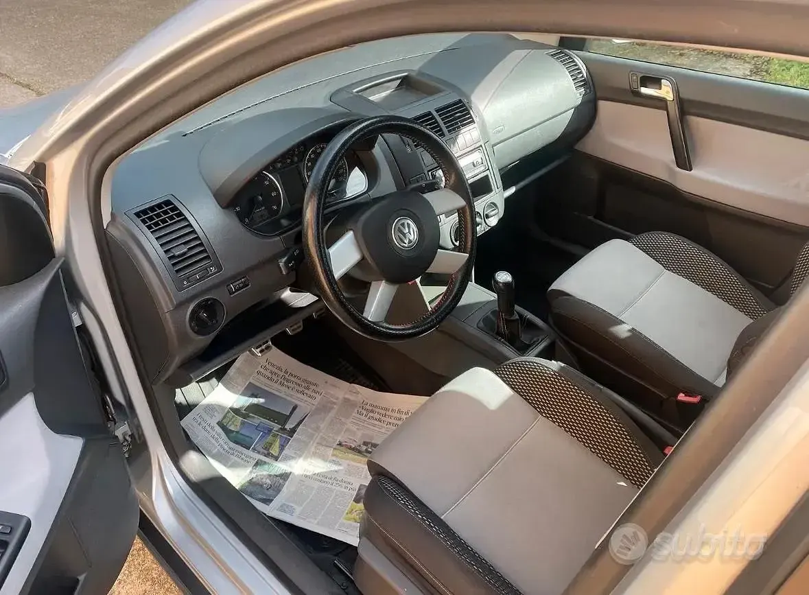 Usado VW Polo Cross 75 CV (55 kW) 2006 Gris Utilitario