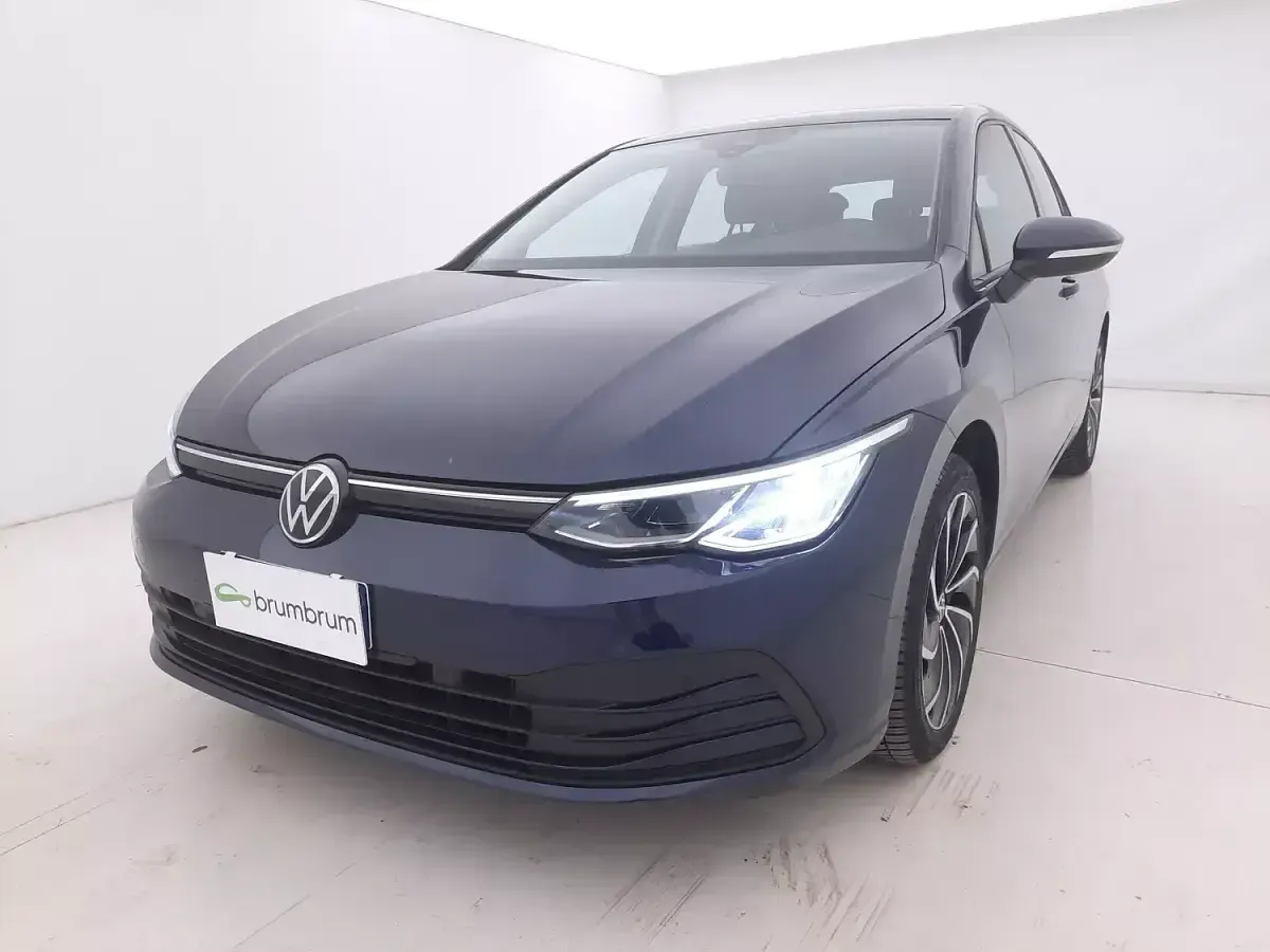 Usata VW Golf VIII Life 110 CV (80 kW) 2022 Blublu Berlina