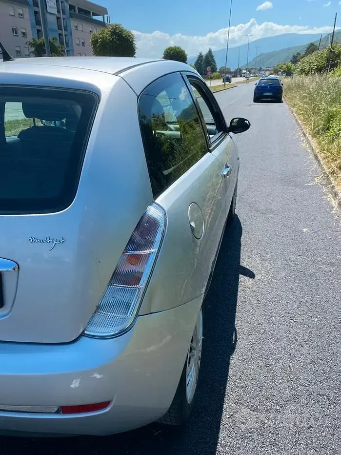 Usata Lancia Ypsilon 90 CV (66 kW) 2007 Grigio Utilitaria