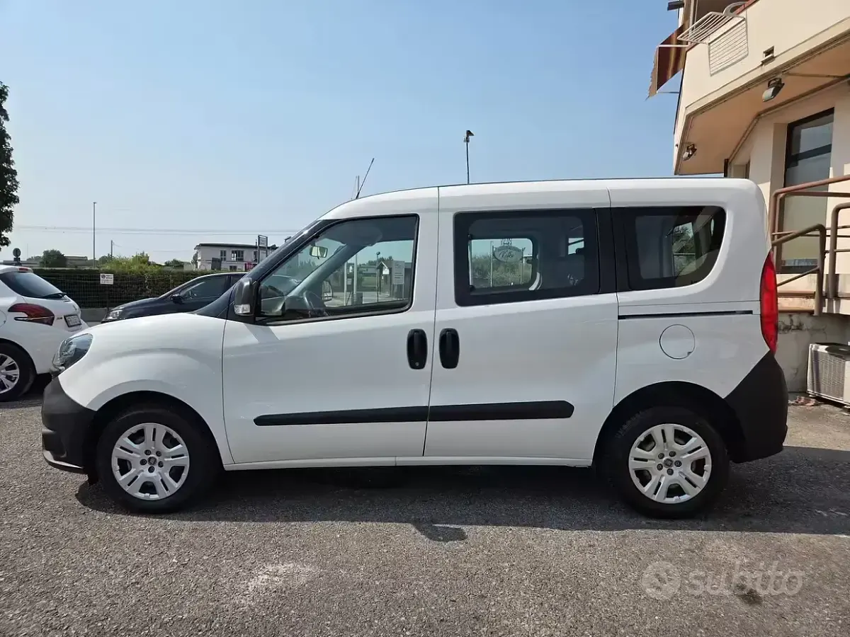 Usata Fiat Doblò Easy 90 CV (66 kW) 2021 Bianco Monovolume