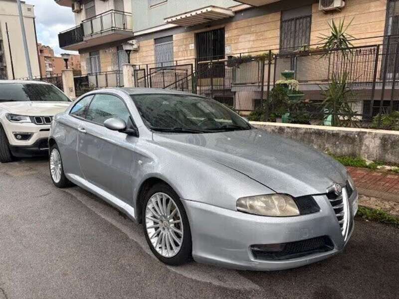 Grigio Usata 2004 Alfa Romeo GT Coupé | 1000 € (Super prezzo) - Immagine 1/4