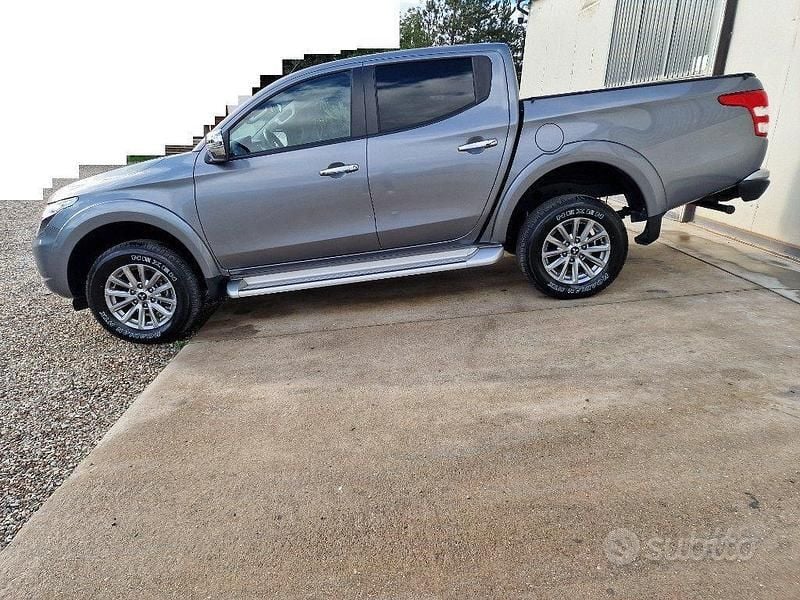 Usata Mitsubishi L200 Intense 181 CV (133 kW) 2017 Gray Pick-up