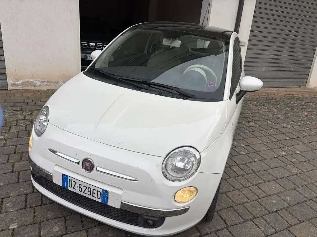 Usata Fiat 500 Lounge 69 CV (50 kW) 2010 Bianco Utilitaria