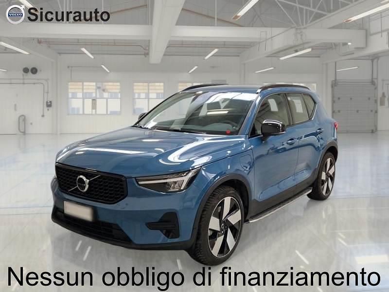 Usata Volvo XC40 Plus 179 CV (131 kW) 2023 Fjord blue metallizzato SUV