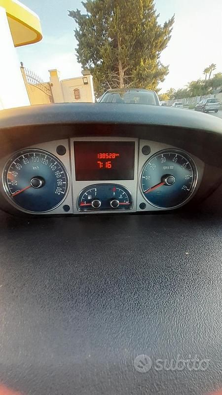 Usata Lancia Musa 70 CV (51 kW) 2011 Grigio Monovolume