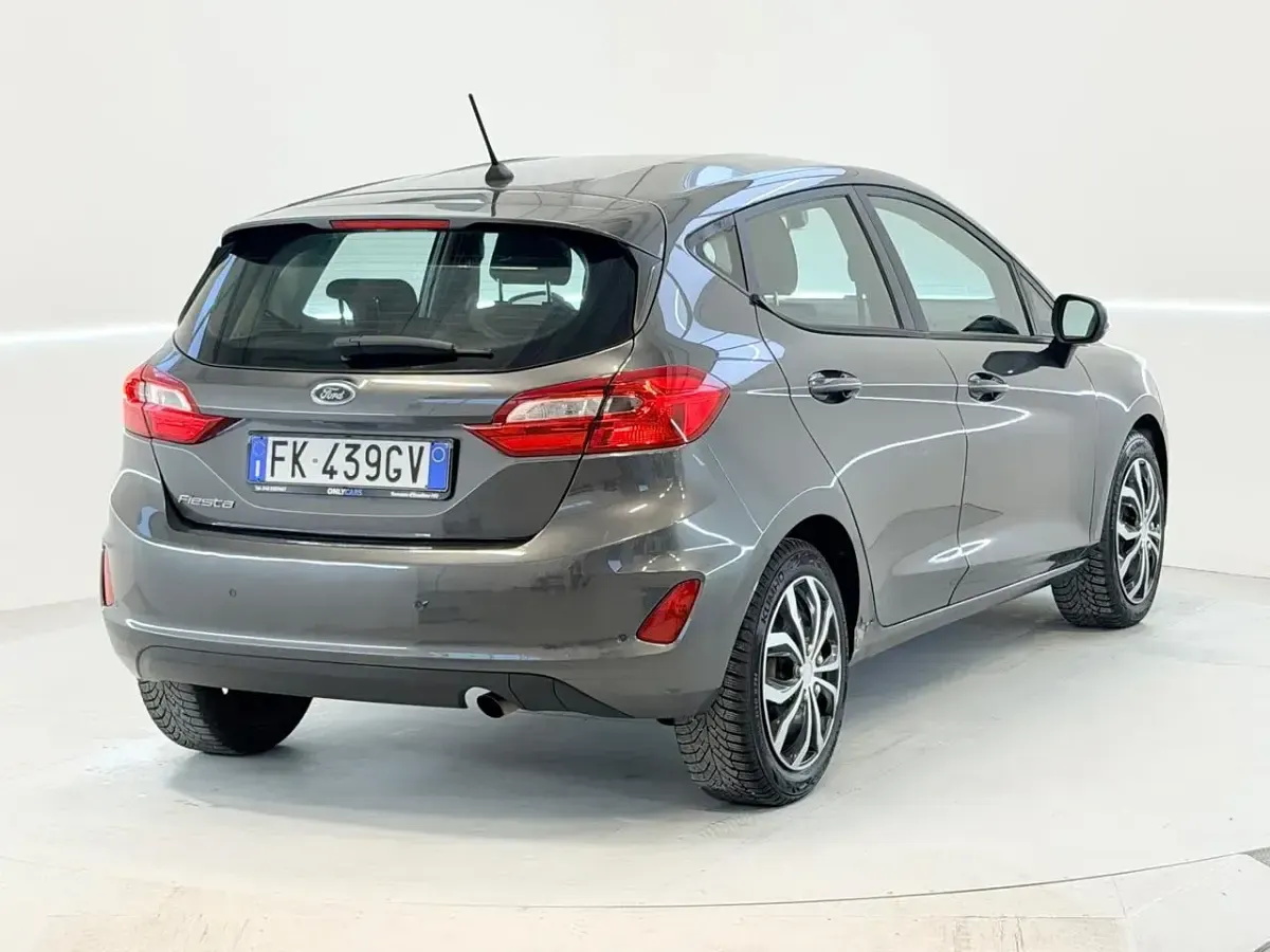 Usata Ford Fiesta 95 CV (69 kW) 2017 Grigio Utilitaria