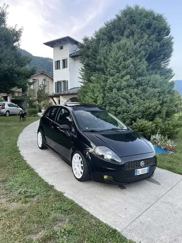 Usata Fiat Grande Punto Sport 90 CV (66 kW) 2007 Nero Utilitaria