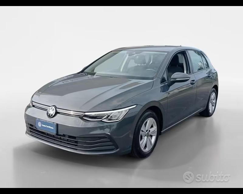 Usata VW Golf VIII Life 110 CV (80 kW) 2021 Dolphin grey Berlina