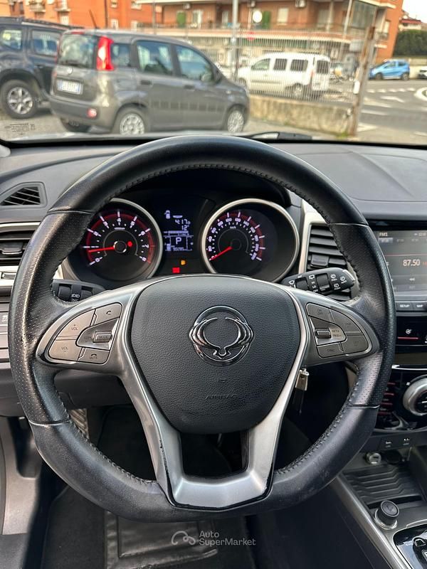 Usata Ssangyong (KGM) Tivoli 128 CV (94 kW) 2018 Argento SUV