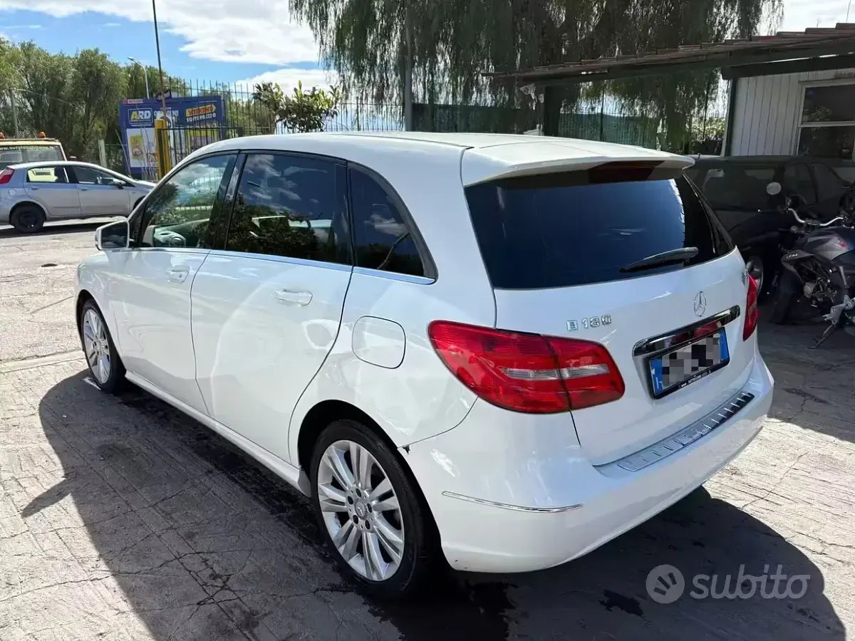 Usata Mercedes B180 Executive 109 CV (80 kW) 2013 Bianco Utilitaria