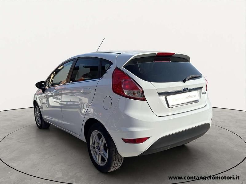 Usata Ford Fiesta 97 CV (71 kW) 2013 Bianco Utilitaria