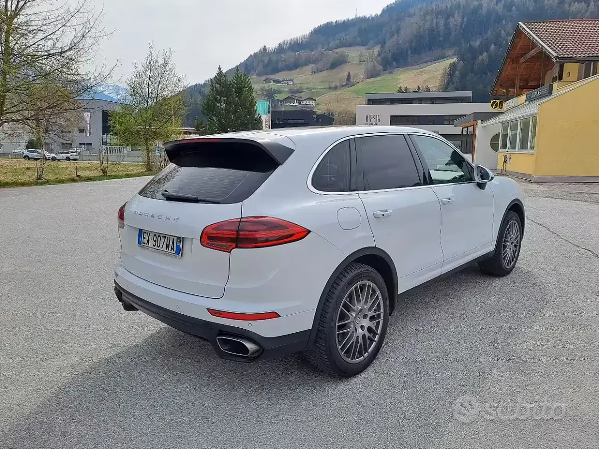 Usata Porsche Cayenne 250 CV (183 kW) 2015 Nero SUV