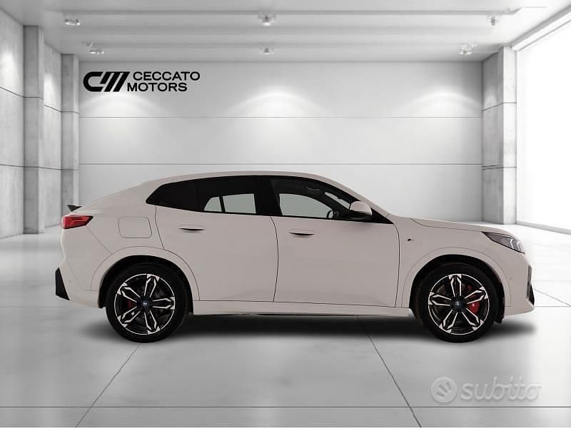 Usata BMW iX2 M Sport 150 kW (204 CV) 2025 Bianco SUV