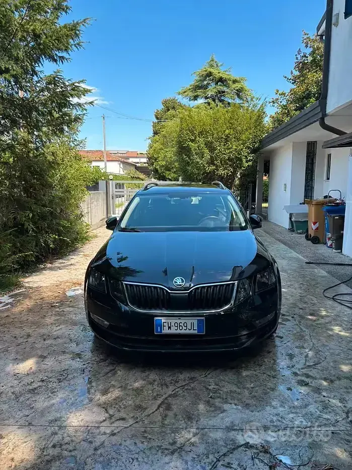 Usata Skoda Octavia Executive 116 CV (85 kW) 2019 Nero Station wagon