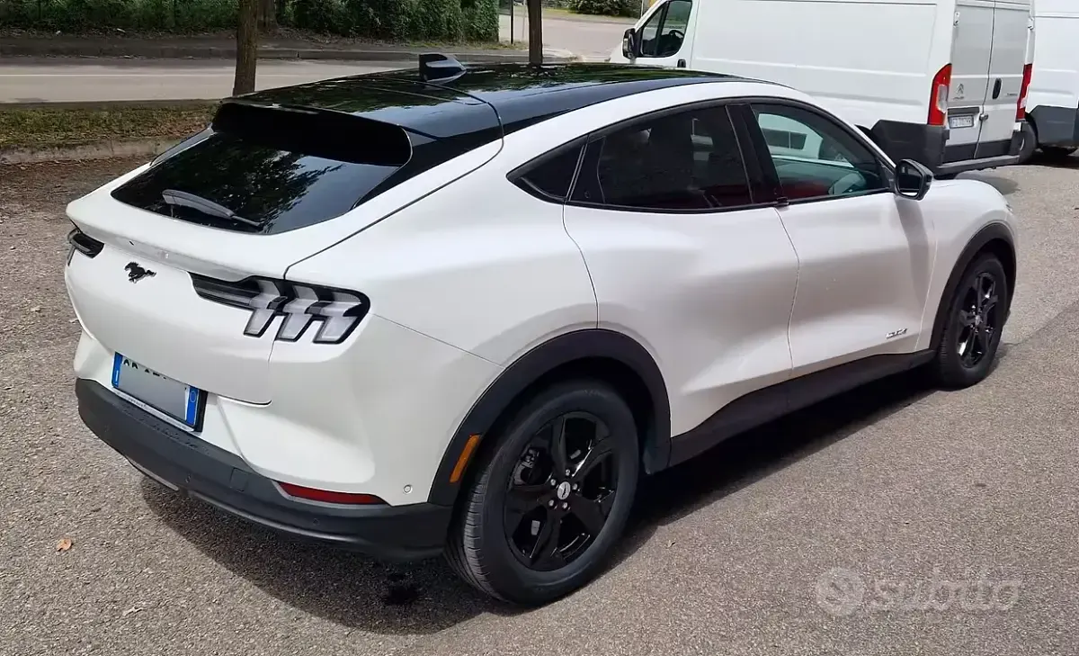 Usata Ford Mustang Mach-E Standard Range 100 kW (136 CV) 2023 Bianco SUV