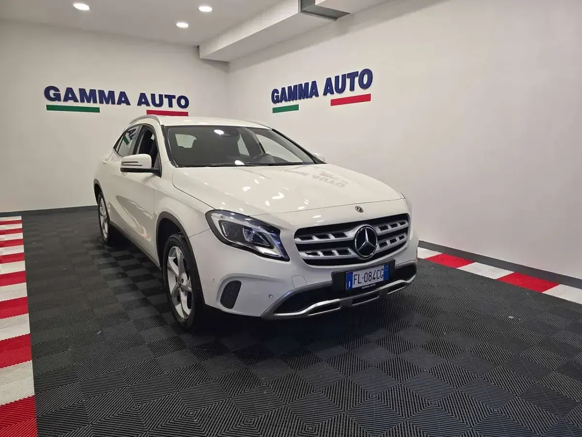 Usata Mercedes GLA180 109 CV (80 kW) 2017 Bianco SUV