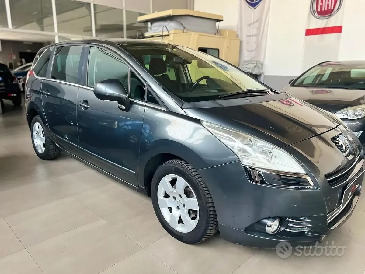 Usata Peugeot 5008 Business-Line 112 CV (82 kW) 2012 Grigio Monovolume