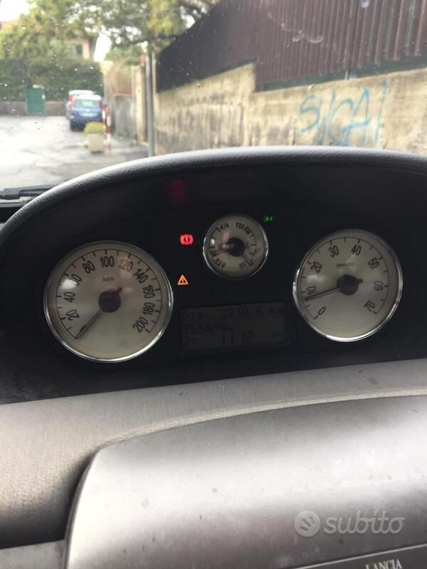 Bianco Usata 2004 Lancia Ypsilon Due volumi | 2500 € (Molto cara) - Immagine 1/4