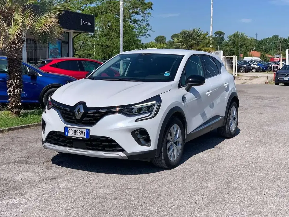 Usata Renault Captur Zen 143 CV (105 kW) 2022 Bianco SUV