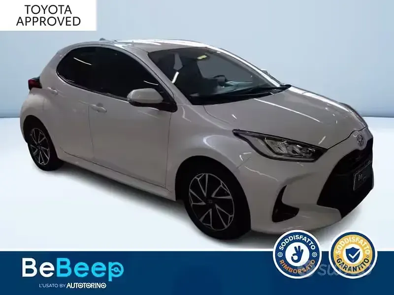 Usata Toyota Yaris Trend 72 CV (52 kW) 2021 Bianco pastello Utilitaria
