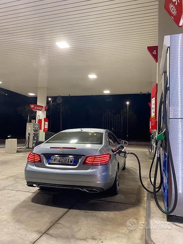 Usata Mercedes E220 170 CV (125 kW) 2013 Grigio Coupé