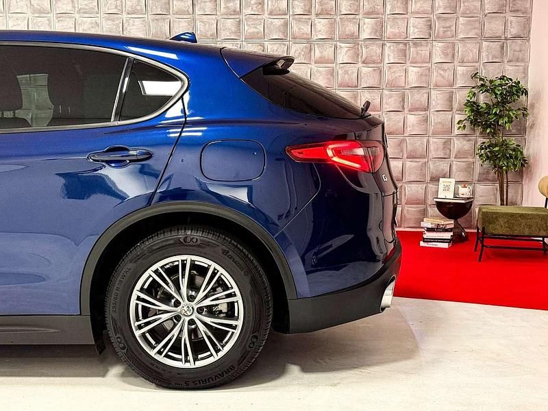 Usata Alfa Romeo Stelvio Business 190 CV (139 kW) 2021 Blu/azzurro SUV