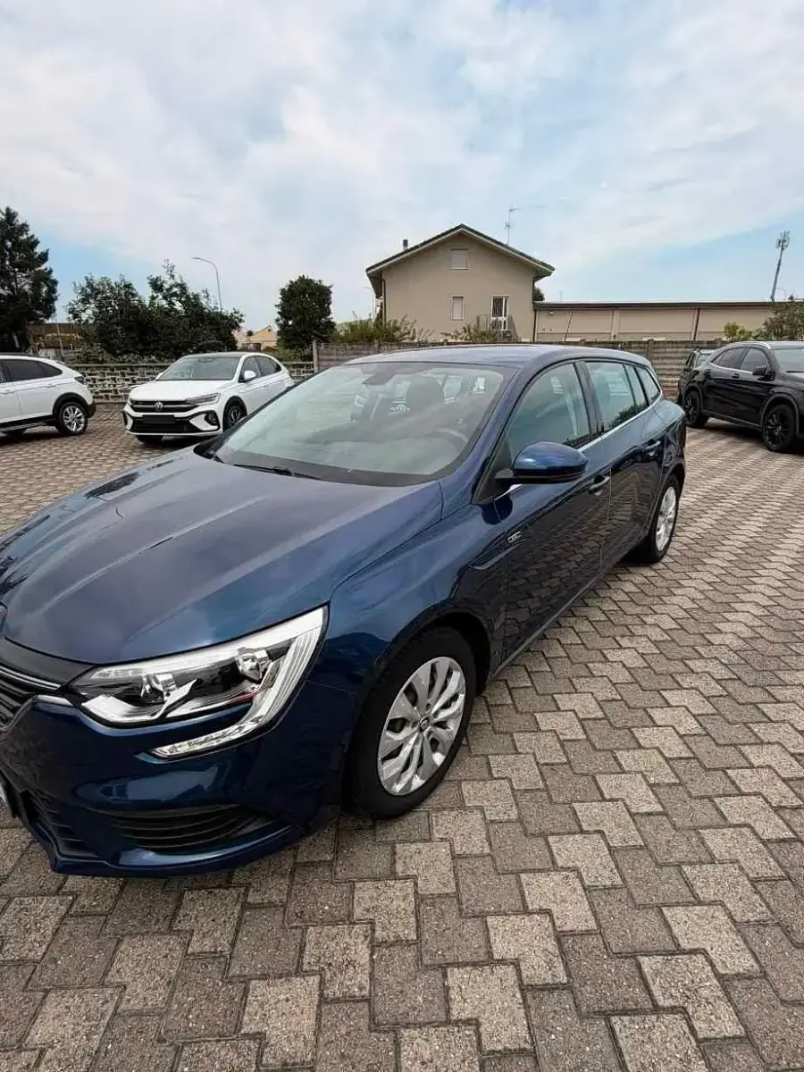 Usata Renault Mégane GrandTour Business 101 CV (74 kW) 2018 Blu Station wagon