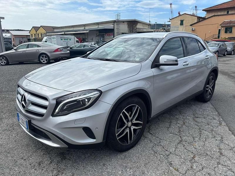 Usata Mercedes GLA180 Executive 109 CV (80 kW) 2016 Argento SUV